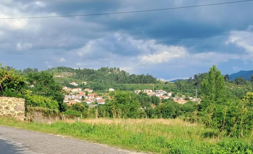 Terreno com projeto Urbano em Guilhadeses